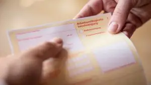 Arbeitsunfähigkeitsbescheinigung ab erstem Tag